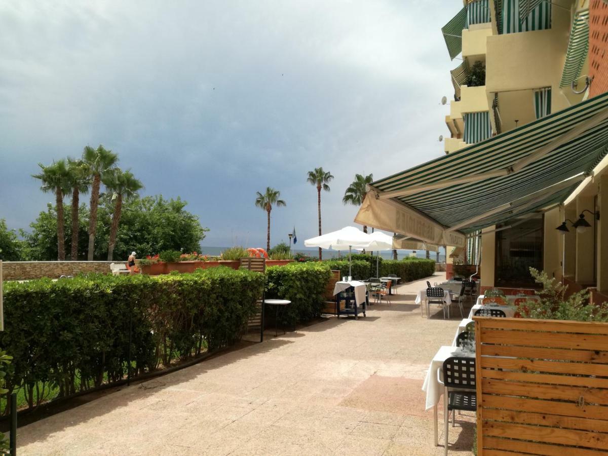 Atico primer linea de mar con piscina Sant Carlos de la Ràpita Esterno foto